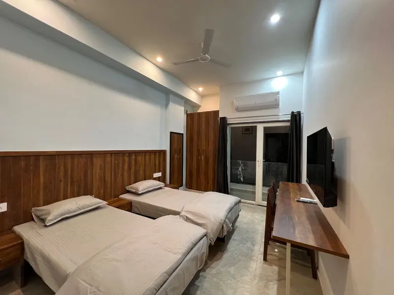 Twin sharing AC room at Karol's Villa Girls PG, Siddharth Nagar, Malviya Nagar (photo 3)