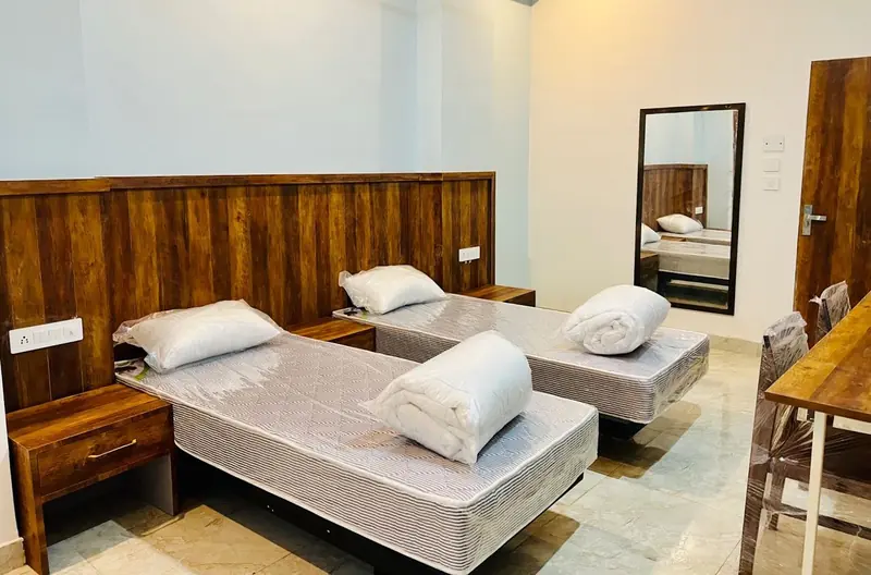 Twin sharing AC room at Karol's Villa Girls PG, Siddharth Nagar, Malviya Nagar (photo 17)