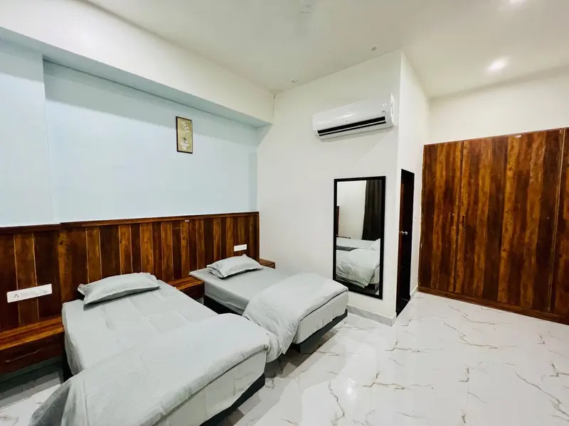 Twin sharing AC room at Karol's Villa Girls PG, Siddharth Nagar, Malviya Nagar (photo 19)
