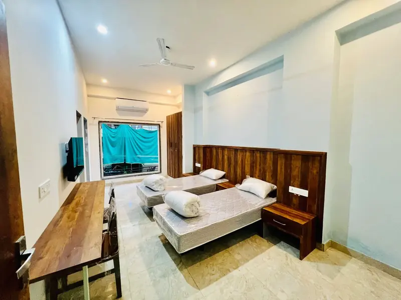 Twin sharing AC room at Karol's Villa Girls PG, Siddharth Nagar, Malviya Nagar (photo 24)